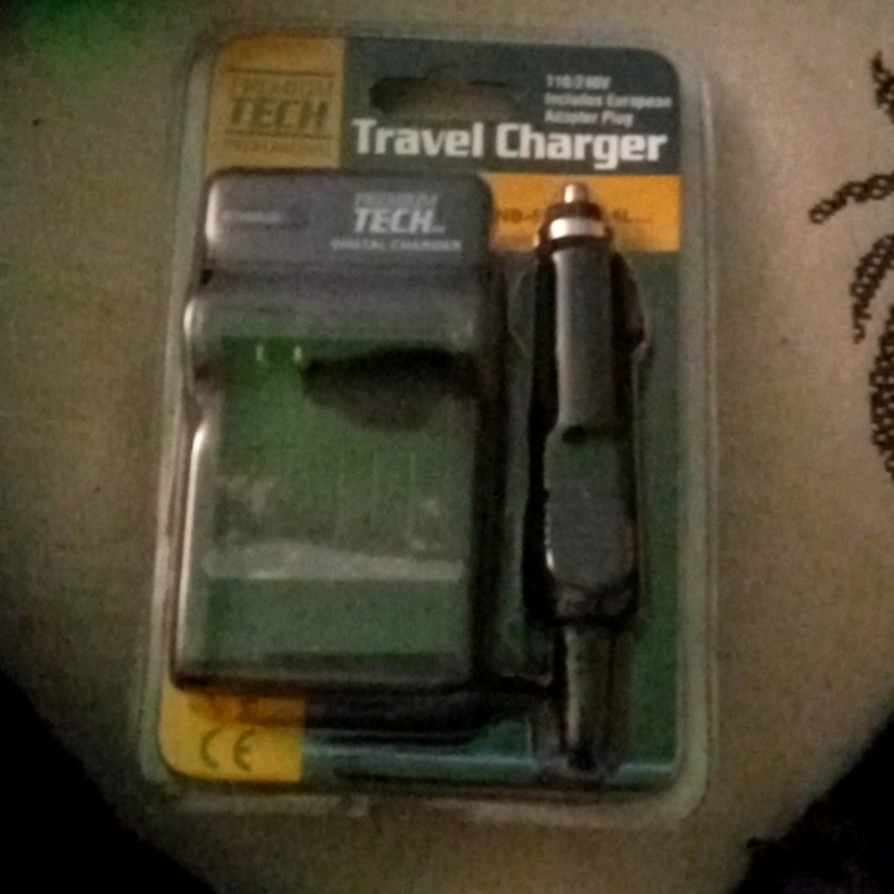 Premium travel charger digital charger